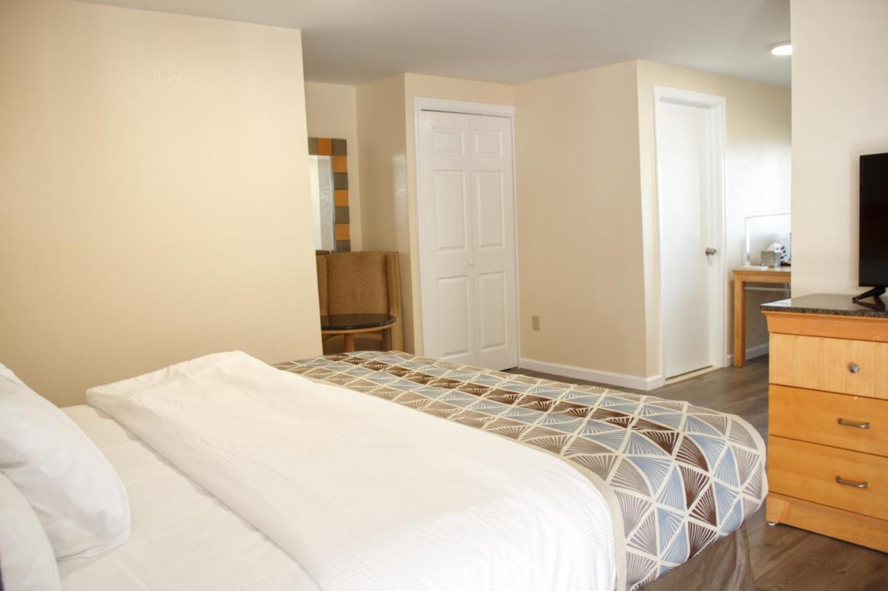 Mount Royal Inn Adams Екстериор снимка